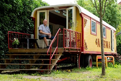 Se forvandlingen: Cirkusvogn er bygget om til mødested for udsatte image