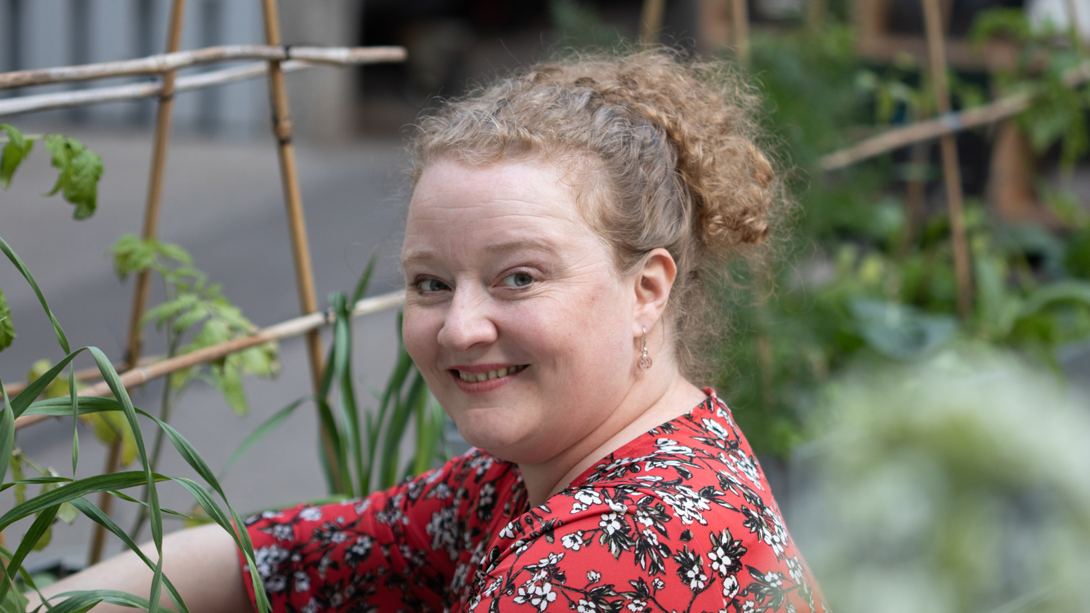 Persille Ingerslev Fandt Sin Rette Plads I Livet Da Hun Begyndte At Gendyrke Groentsager I Sin Tovaerelses Lejlighed Pa Frederiksberg I Dag Har Hun Ogsa Et Par Hoejbede Nede I Ga Rden Foto Kira Dinesen