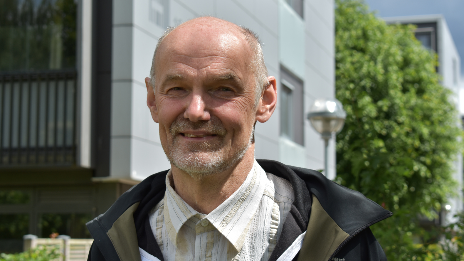 Præsten I Urbanplanen Er Gået På Pension. Jens Henrik Jakobsen Kender Hver En Opgang. (2)