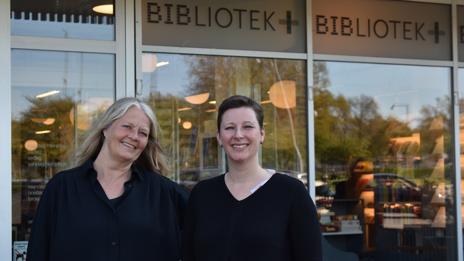 Helle Jelstrup Og Christine Bille Arbejder Tæt Sammen I Den Boligsociale Indsats På Biblioteket I Høje Gladsaxe.