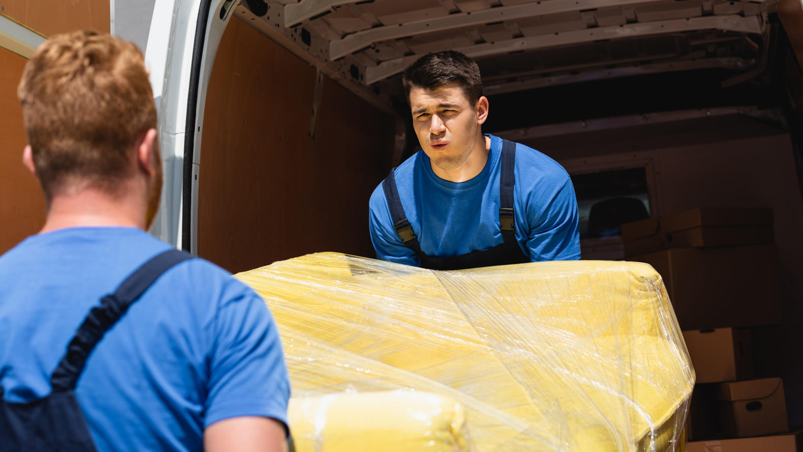 COLOURBOX Flyttemænd