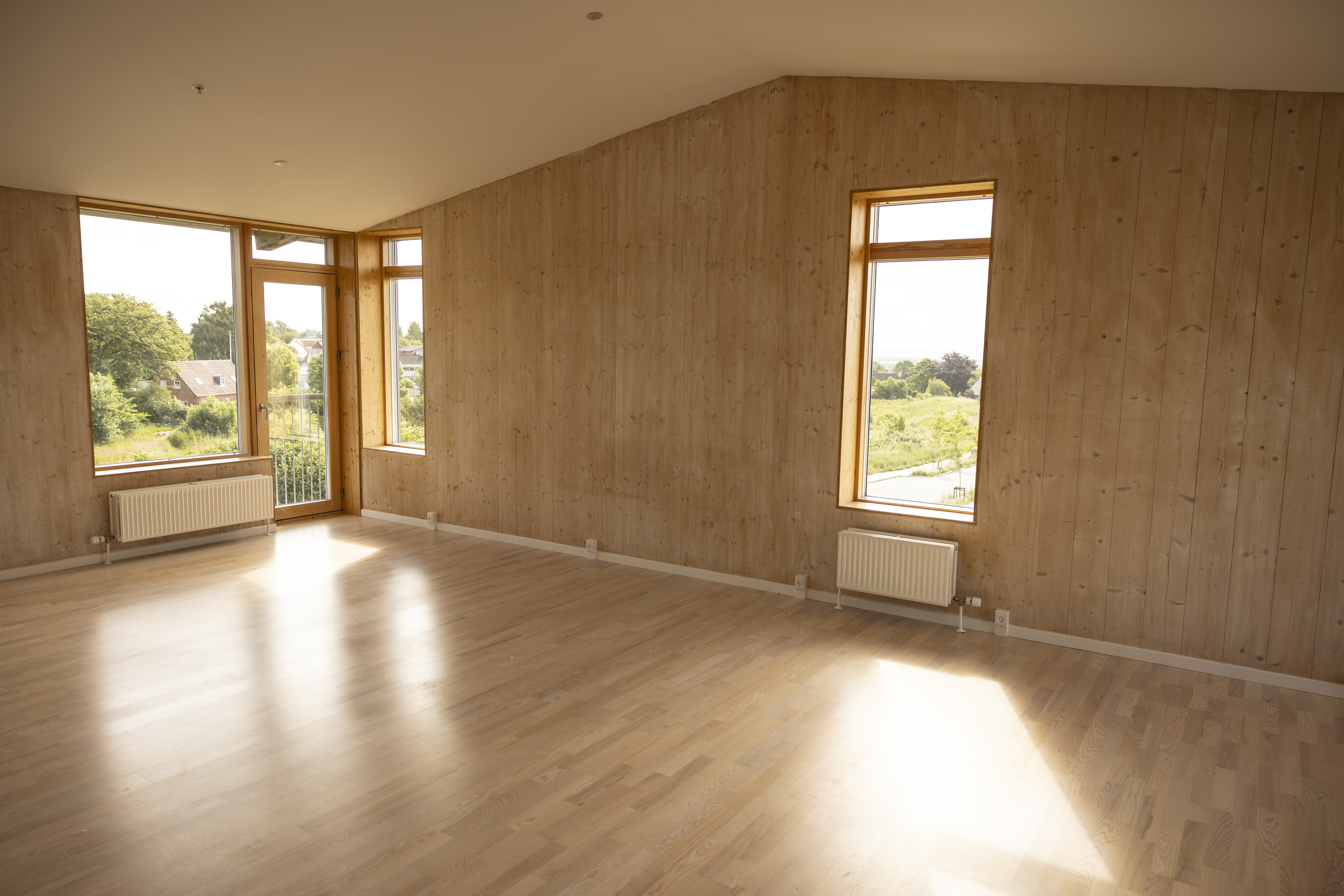 Lisbjerg Hojt Til Loftet