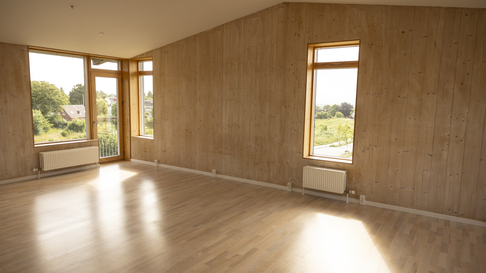 Lisbjerg Hojt Til Loftet